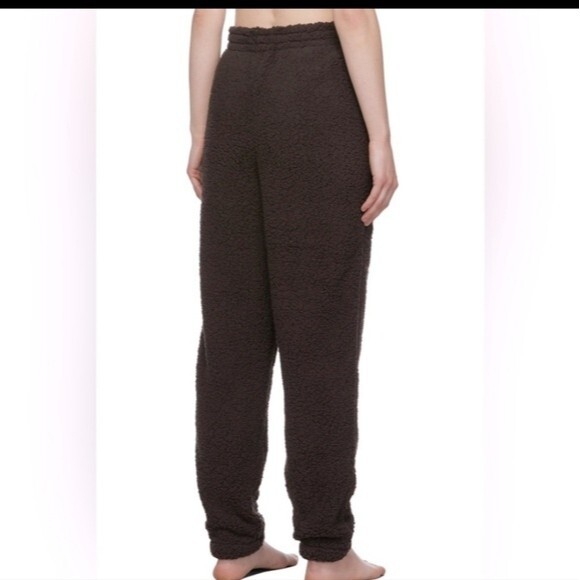 Skims Espresso Chocolate Brown Teddy Sherpa Fuzzy Jogger Sweatpants S (BX16) - Picture 3 of 9